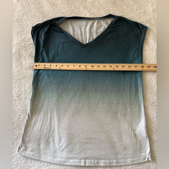 Gradient Teal and White Women's Top Size Medium - Picture 4 of 10